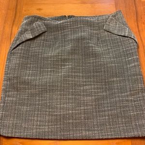 Forever 21 Short gray and white skirt with pockets